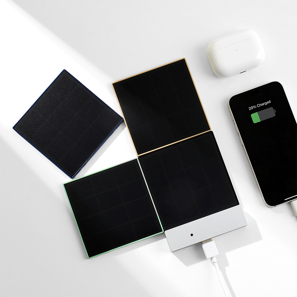 Portable combinable solar charger SolarBrick GEN1